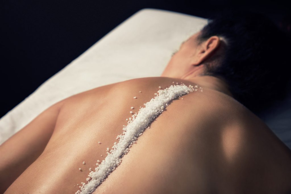 kansas city luxury apartments with spa treatment